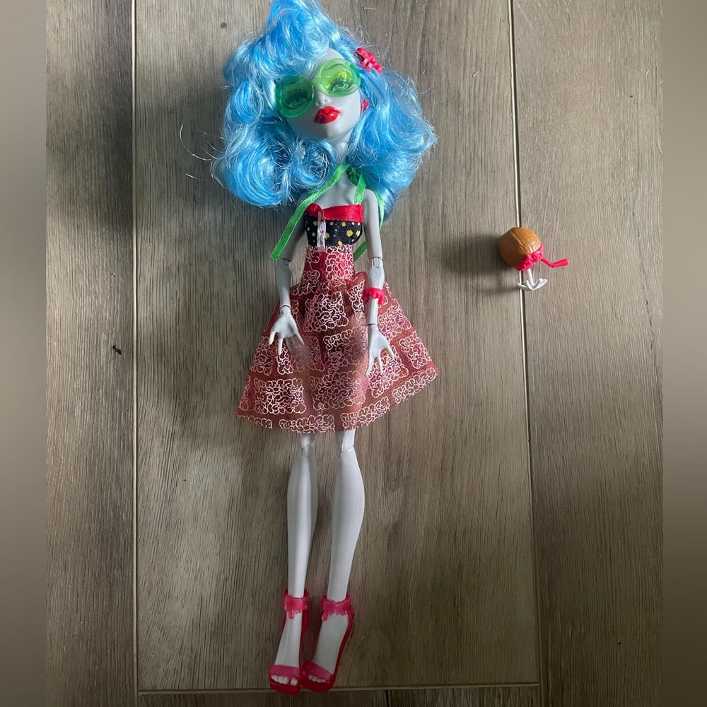 Monster High Ghoulia Yelps- Skull Shores
